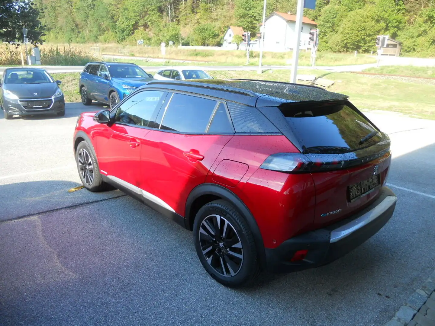 Peugeot e-2008 50kWh GT Rot - 2