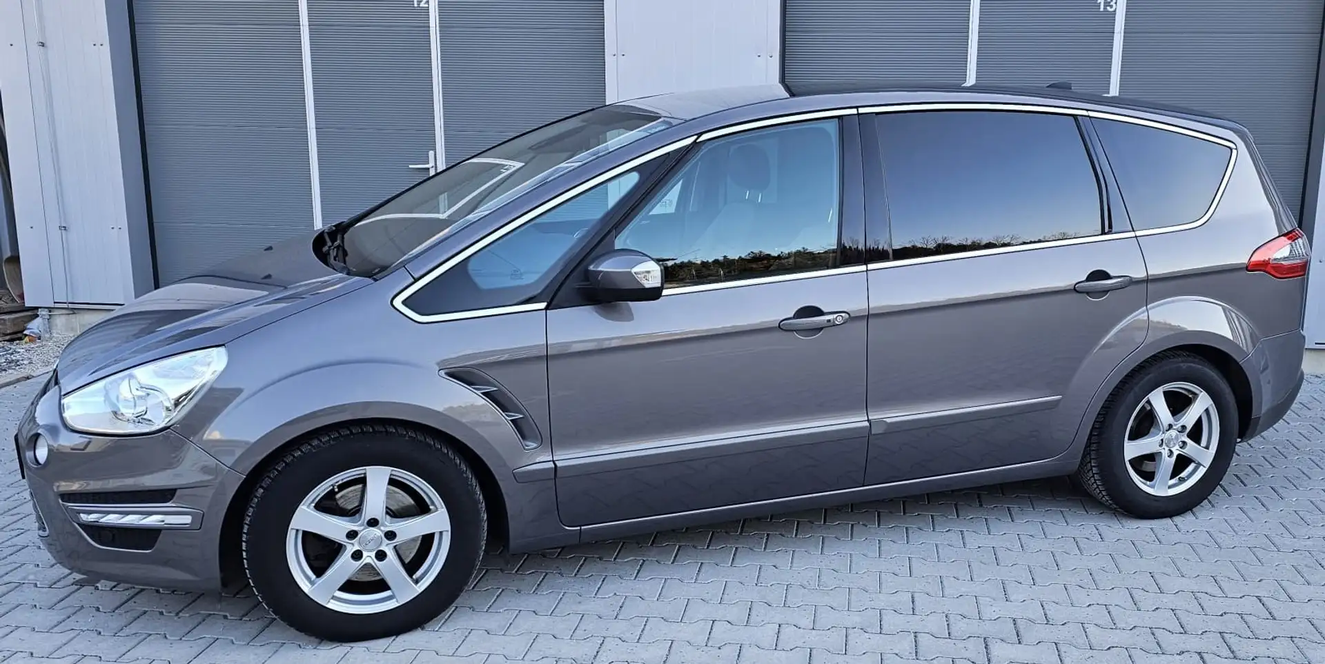 Ford S-Max S-MAX Titanium 2,0 TDCi DPF Titanium Braun - 1