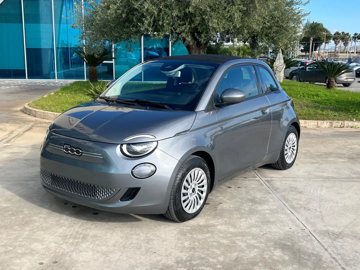 Fiat 500e Cabrio offerta T-Stock prezzo imperdibile Grigio - 1