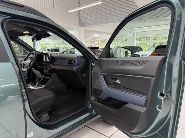 Dacia Duster view 8