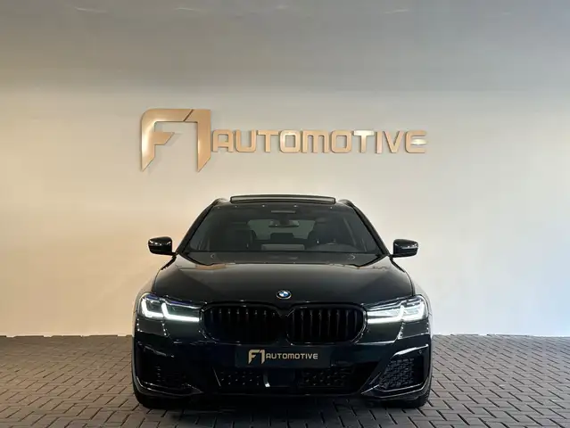 BMW 5 Series view 9