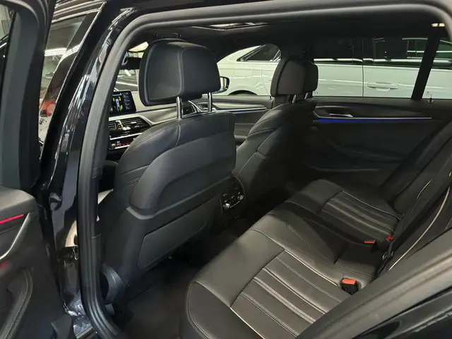 BMW 5 Series view 13