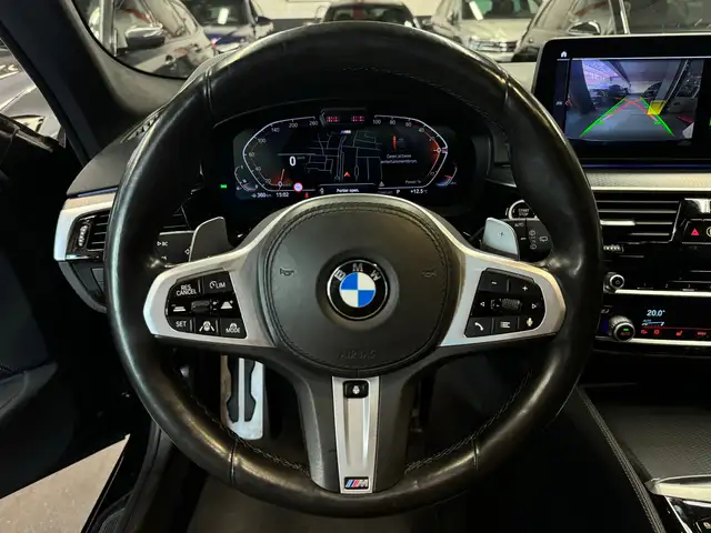 BMW 5 Series view 14