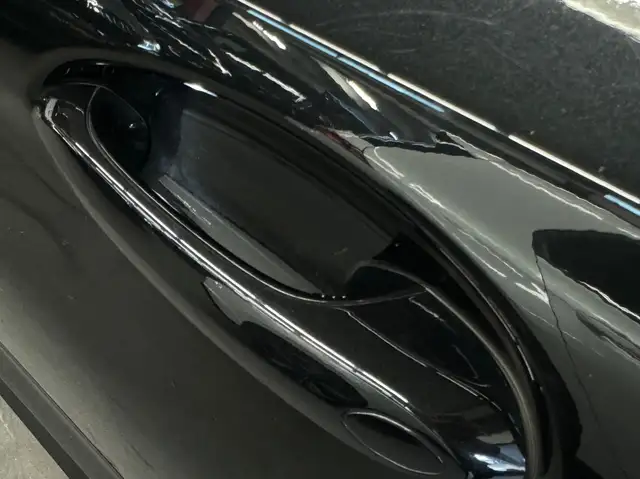 BMW 5 Series view 29