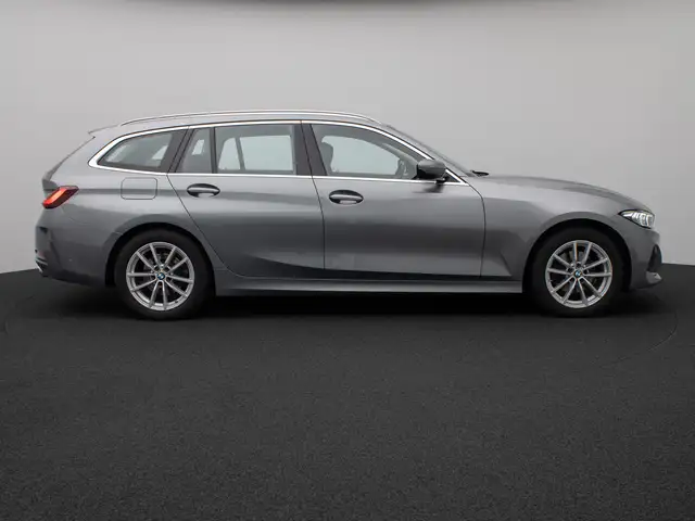 BMW 3 Series view 5