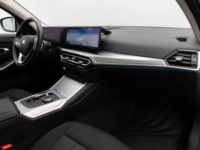 BMW 3 Series view 23