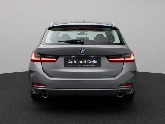 BMW 3 Series view 8