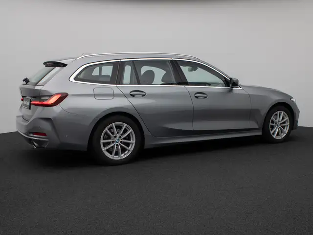 BMW 3 Series view 6