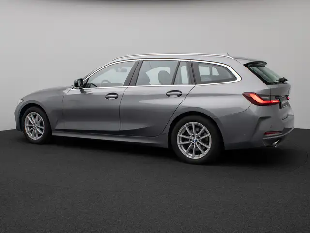 BMW 3 Series view 10