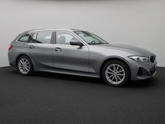 BMW 3 Series view 4