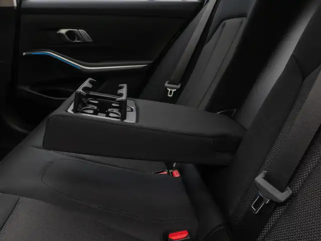 BMW 3 Series view 28