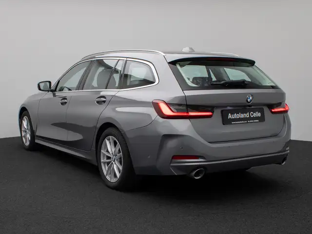BMW 3 Series view 9
