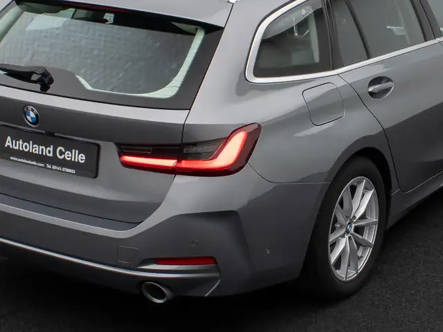 BMW 3 Series view 16