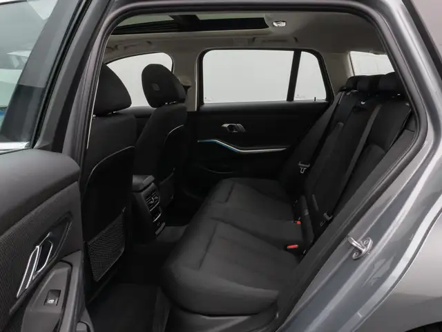 BMW 3 Series view 25