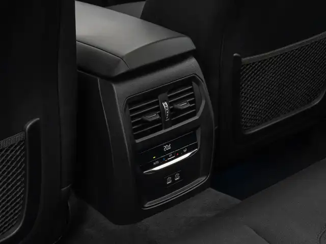 BMW 3 Series view 27