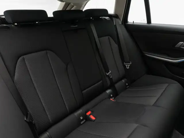 BMW 3 Series view 29