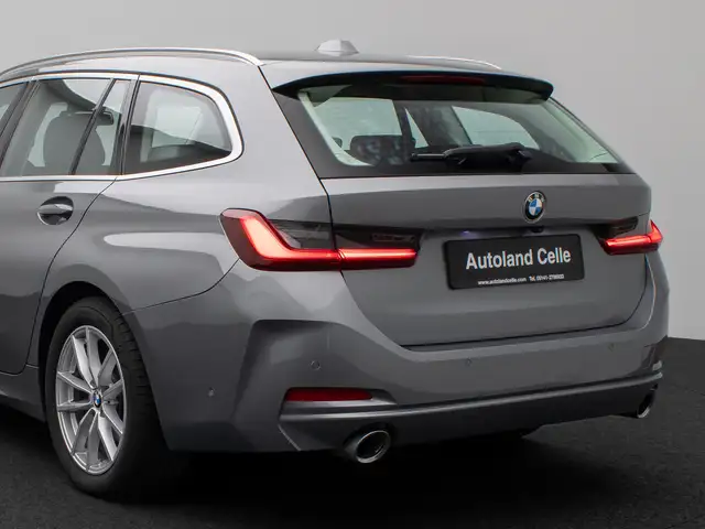 BMW 3 Series view 17