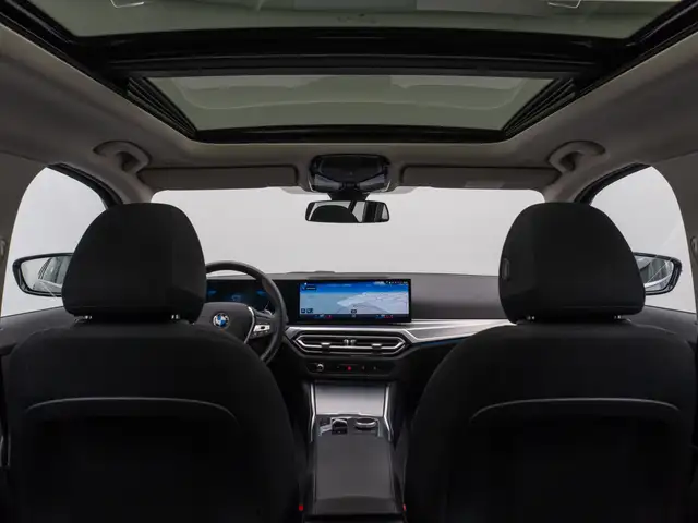 BMW 3 Series view 30