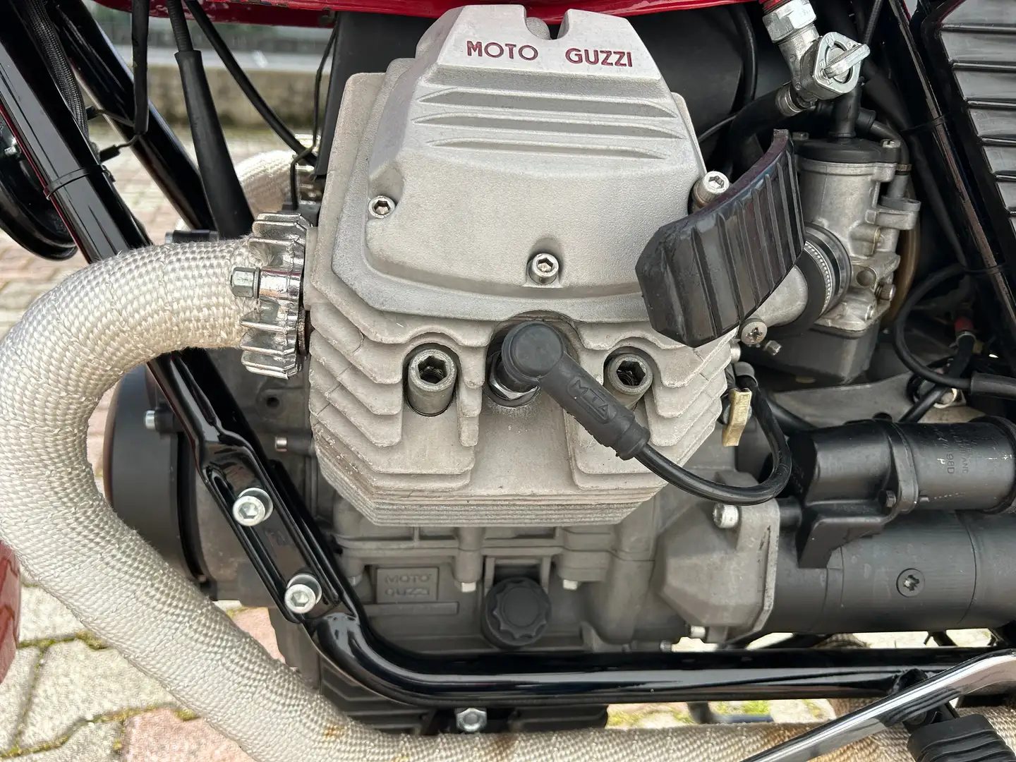 Moto Guzzi V 50 Rojo - 1
