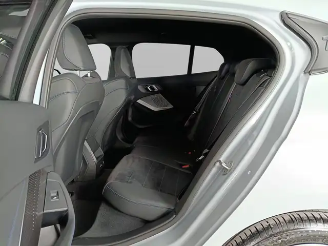 BMW 1 Series view 9