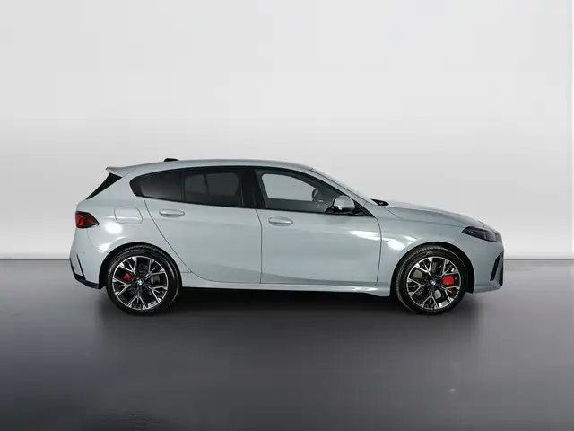 BMW 1 Series view 3