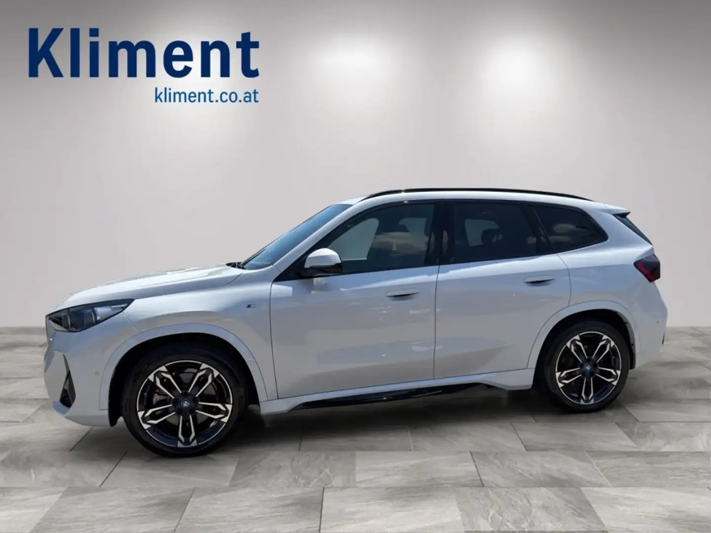 BMW iX1 xDrive30 64,7kWh Weiß - 2