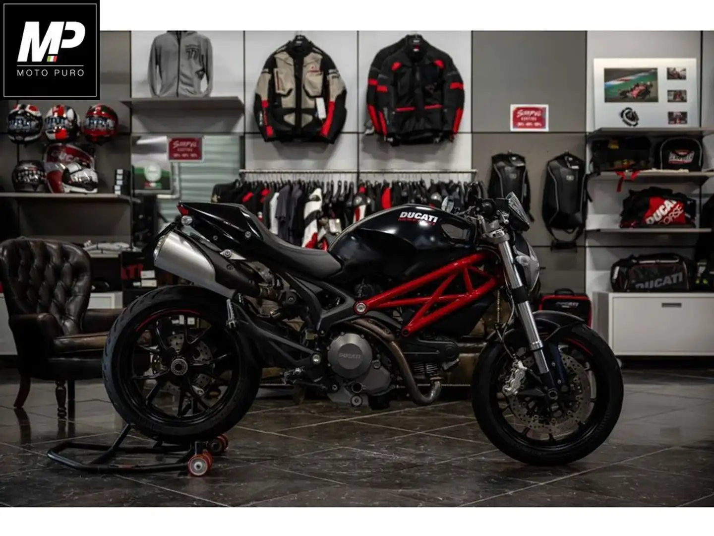 Ducati Monster 796 ABS crna - 1