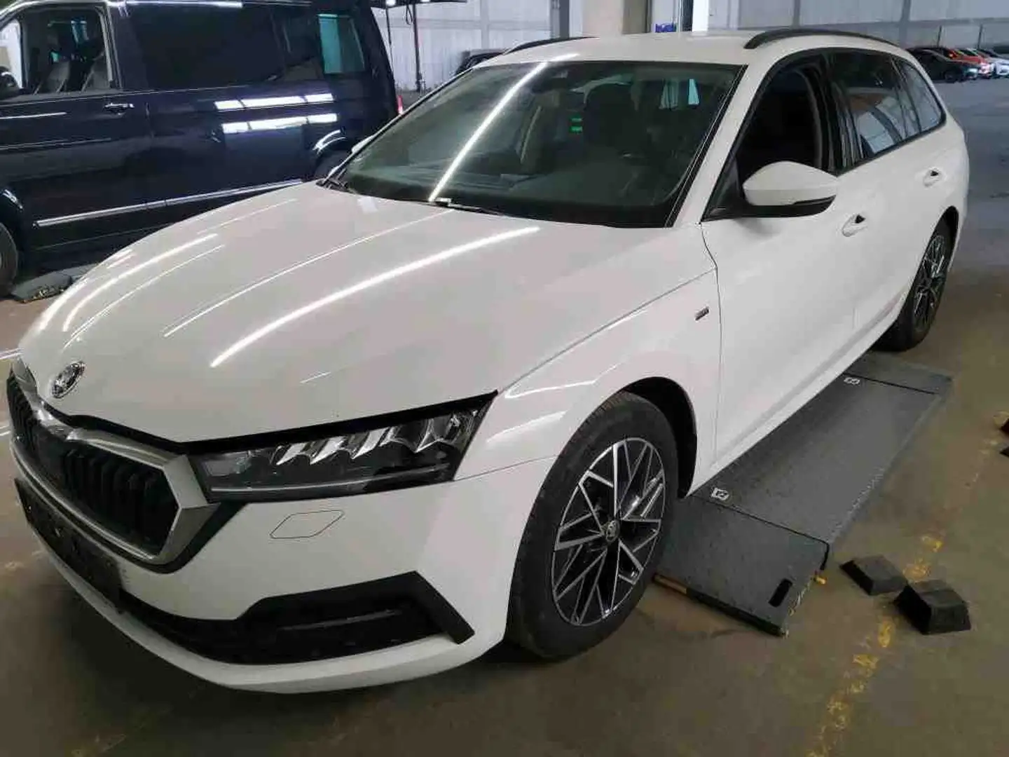 Skoda Octavia Combi 2.0 TDI DSG CLEVER *AHK *ACC *RKAM *LED *VI Bianco - 2