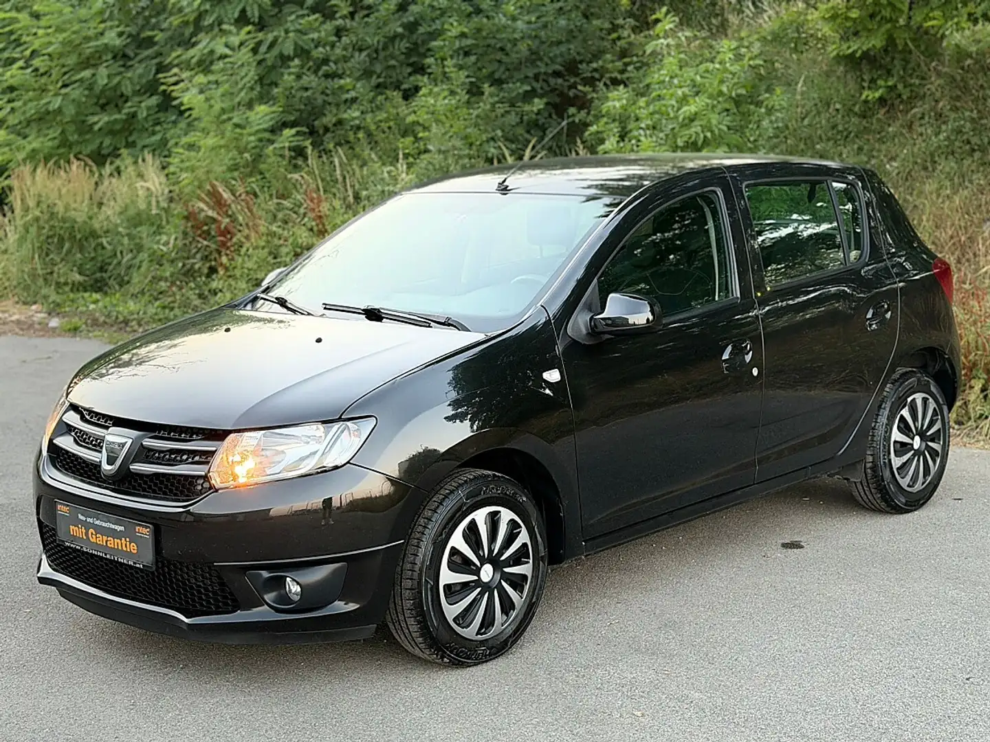 Dacia Sandero Laureate 0,9 TCe Pickerl bis 05.2027 plus 4 Schwarz - 2