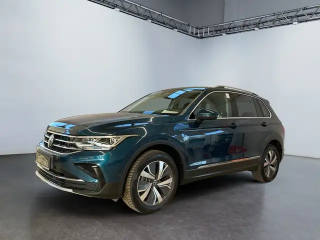 Volkswagen Tiguan view 2