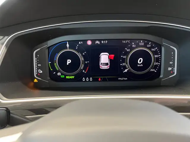Volkswagen Tiguan view 12