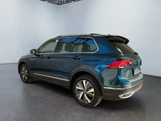 Volkswagen Tiguan view 4