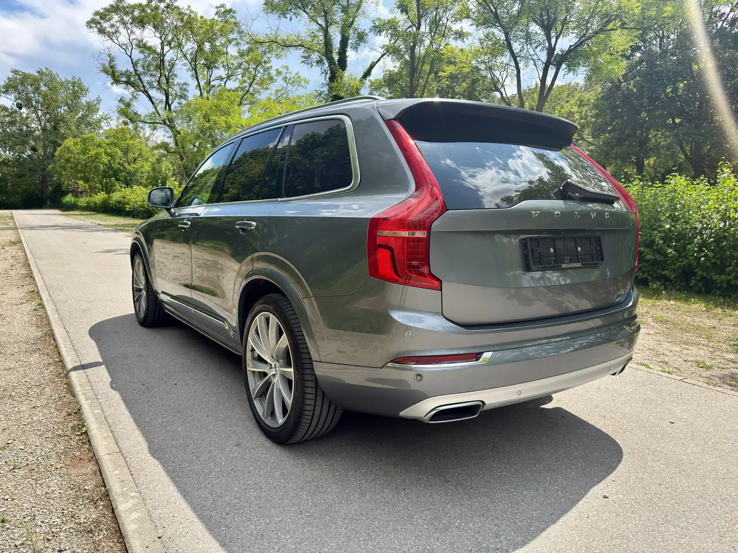 Volvo XC90 TOP XC90 D5 AWD Inscription mit Standheizung und Panoramadach Grau - 2