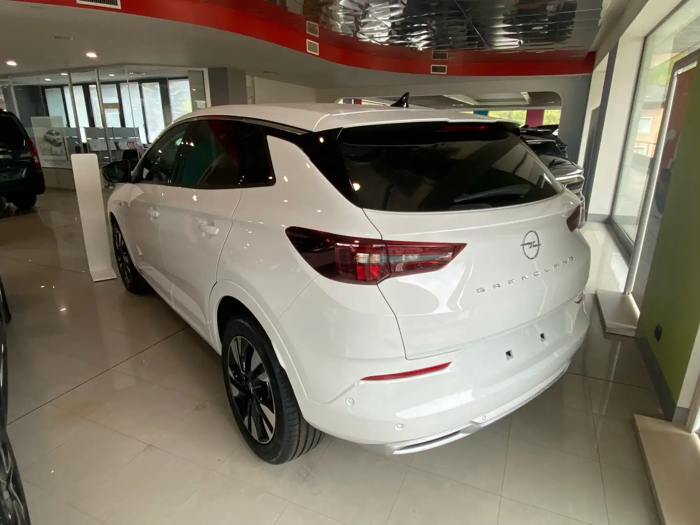 Opel Grandland X 1.2 130CV Business Elegance Bílá - 2