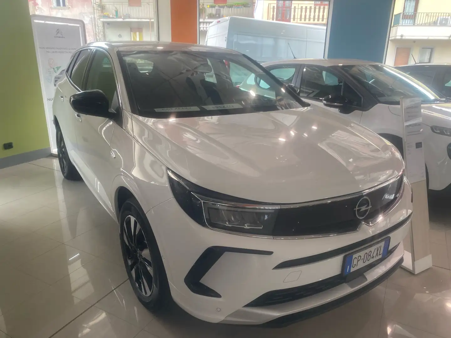 Opel Grandland X 1.2 130CV Business Elegance Bílá - 1