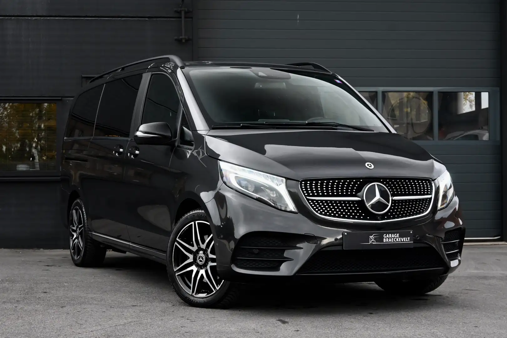 Mercedes-Benz V 300 d AMGpack -Dubbele cab - Widescreen - 360°- BTW Grau - 1