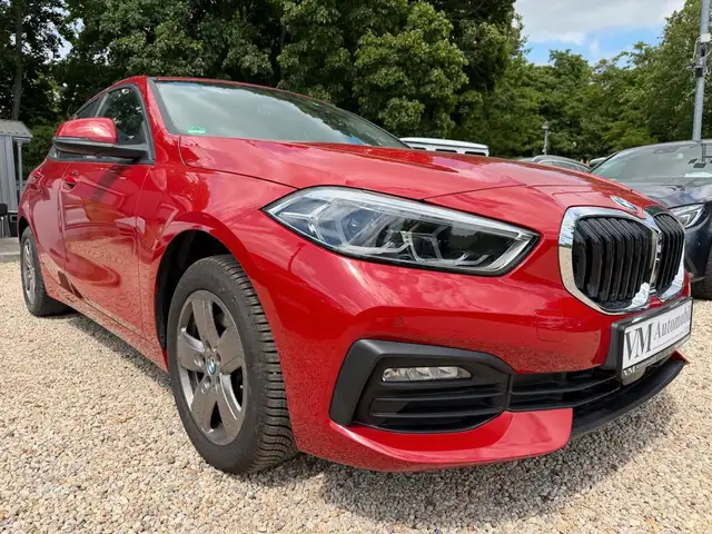 BMW 1 Series view 3