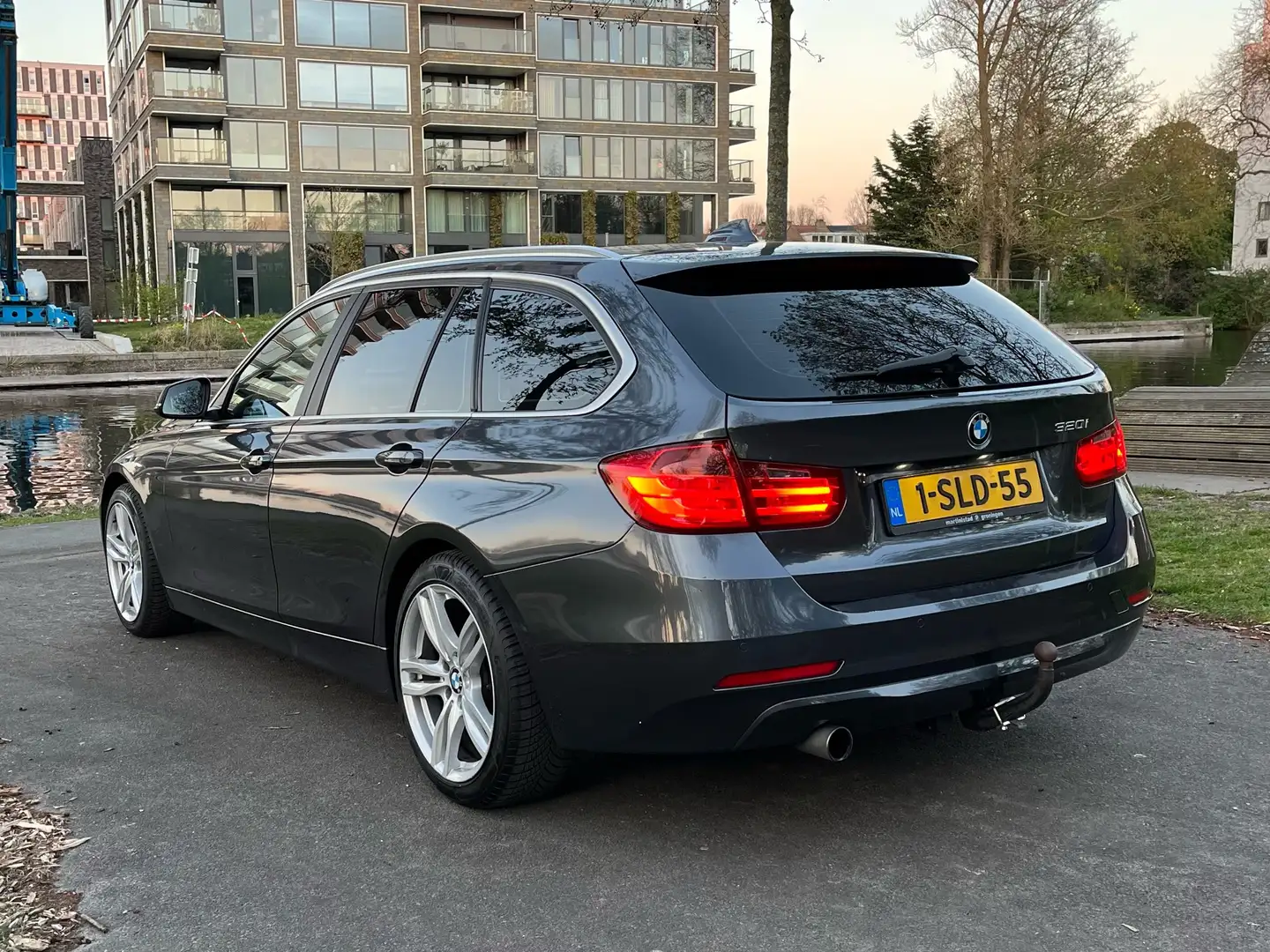 BMW 320 Executive Grijs - 2
