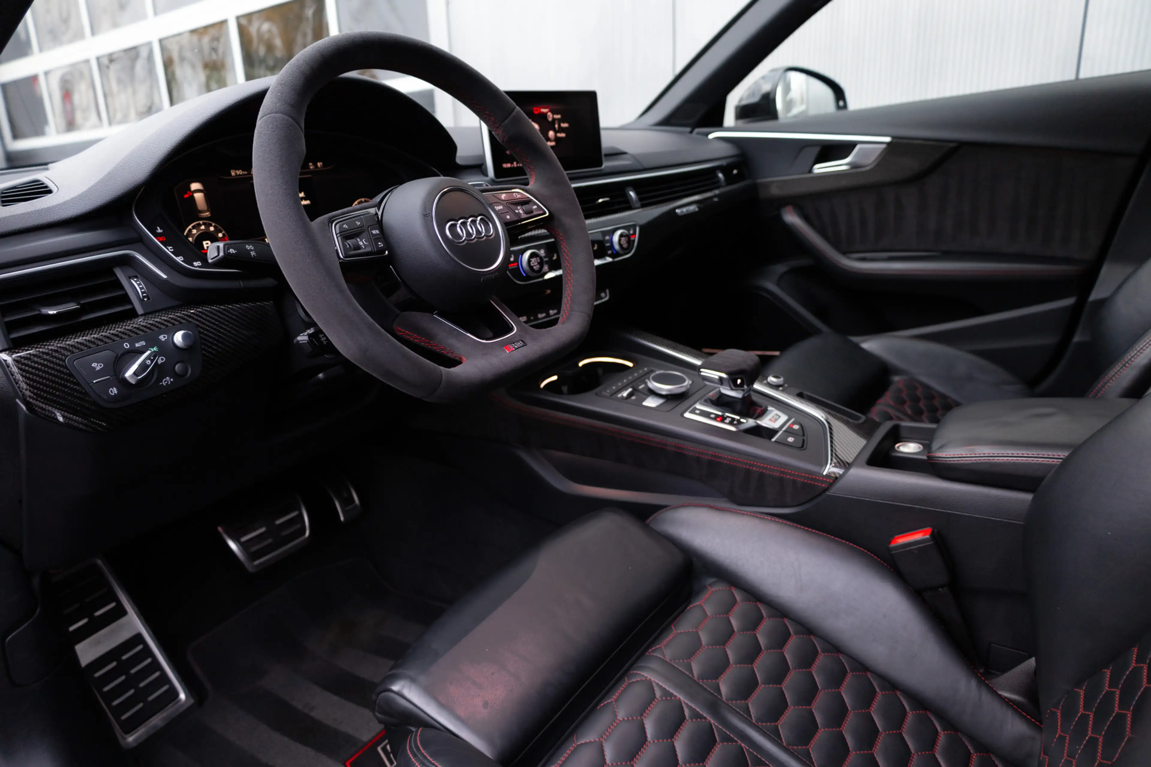 Audi RS4 Avant 2.9 TFSI 451 pk Quattro S-Line /RS-Stoelen/ — photo 4