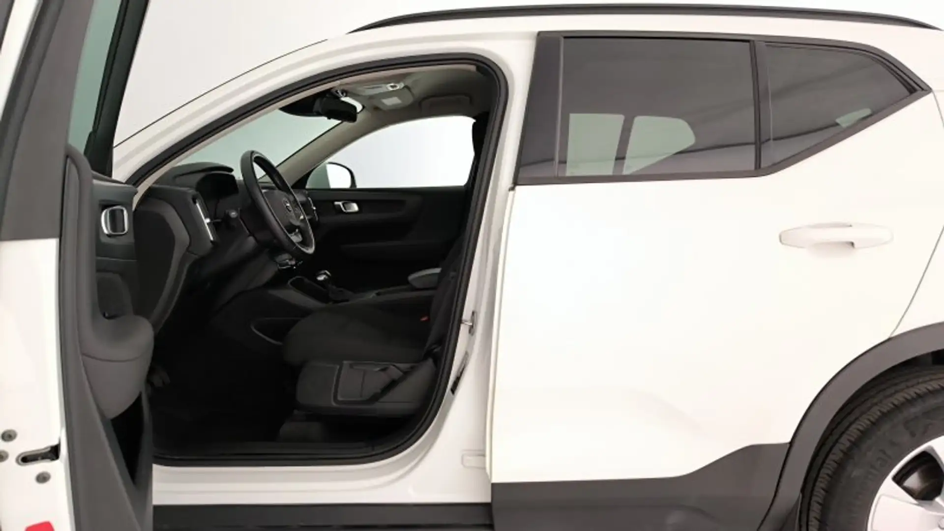 Volvo XC40 (2017----) T2 MOMENTUM CORE Weiß - 2