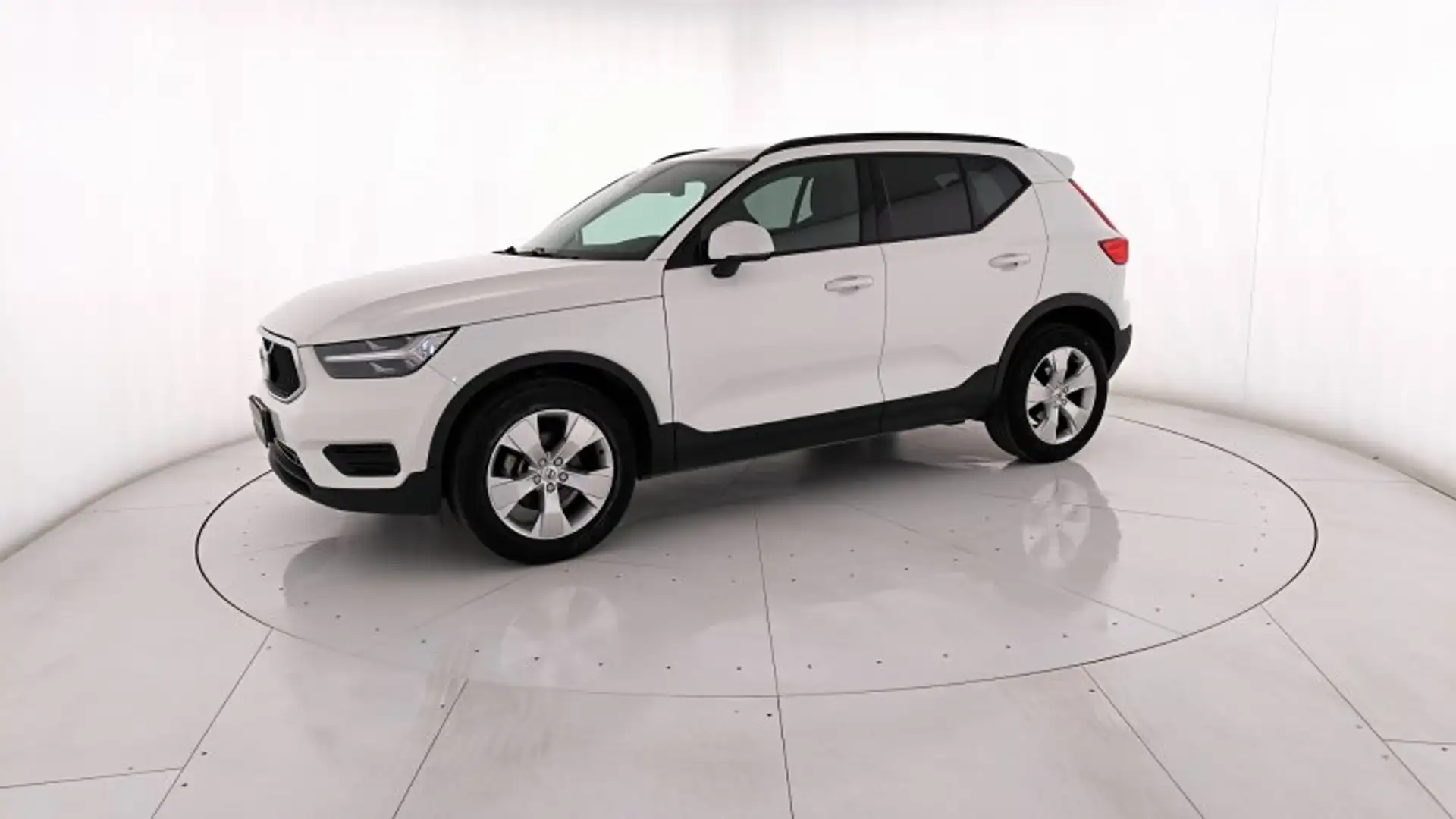 Volvo XC40 (2017----) T2 MOMENTUM CORE Weiß - 1