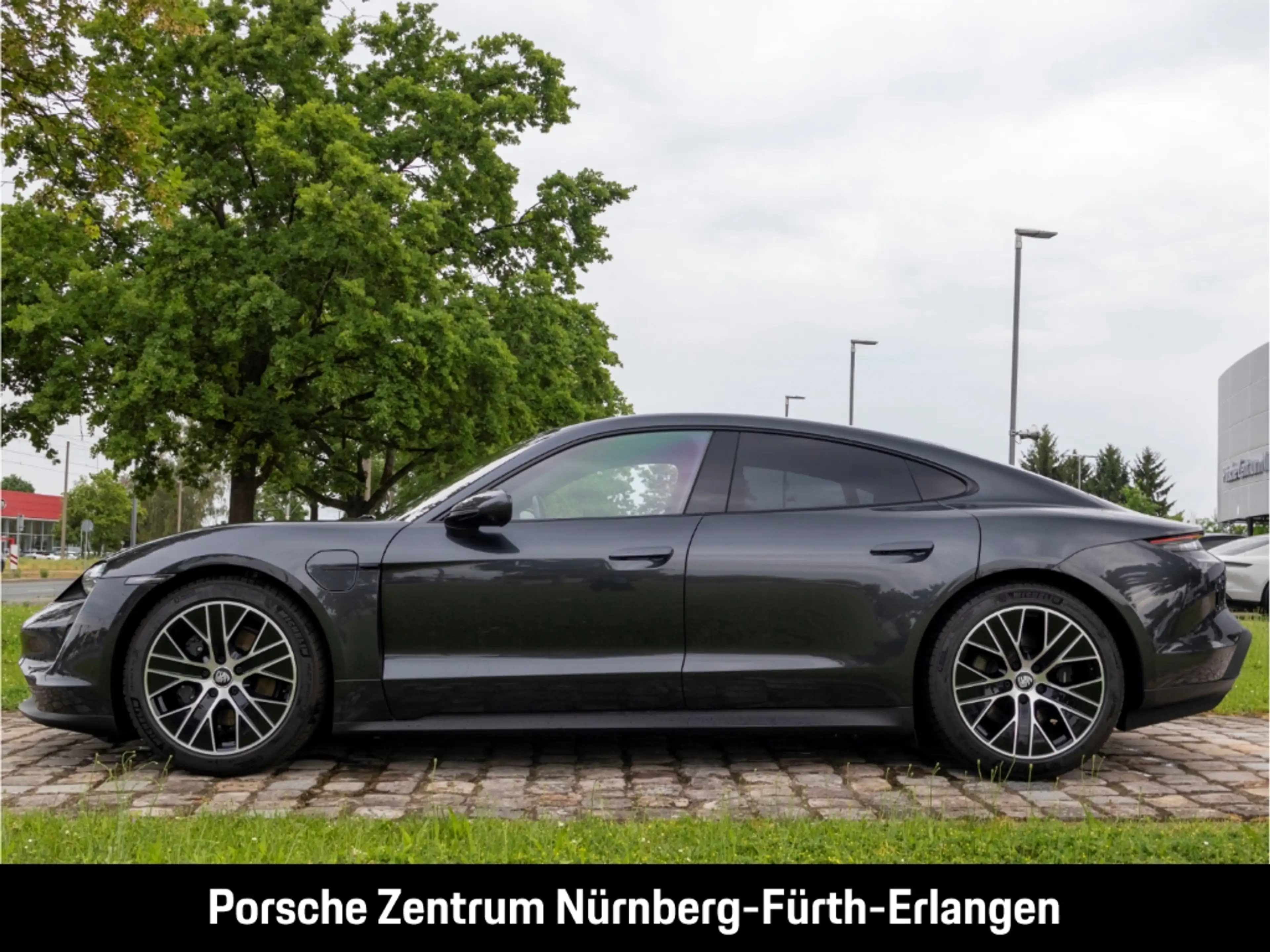 Porsche Taycan 75 Jahre Luftfederung inkl. PASM BOSE LED-Matrix — photo 2