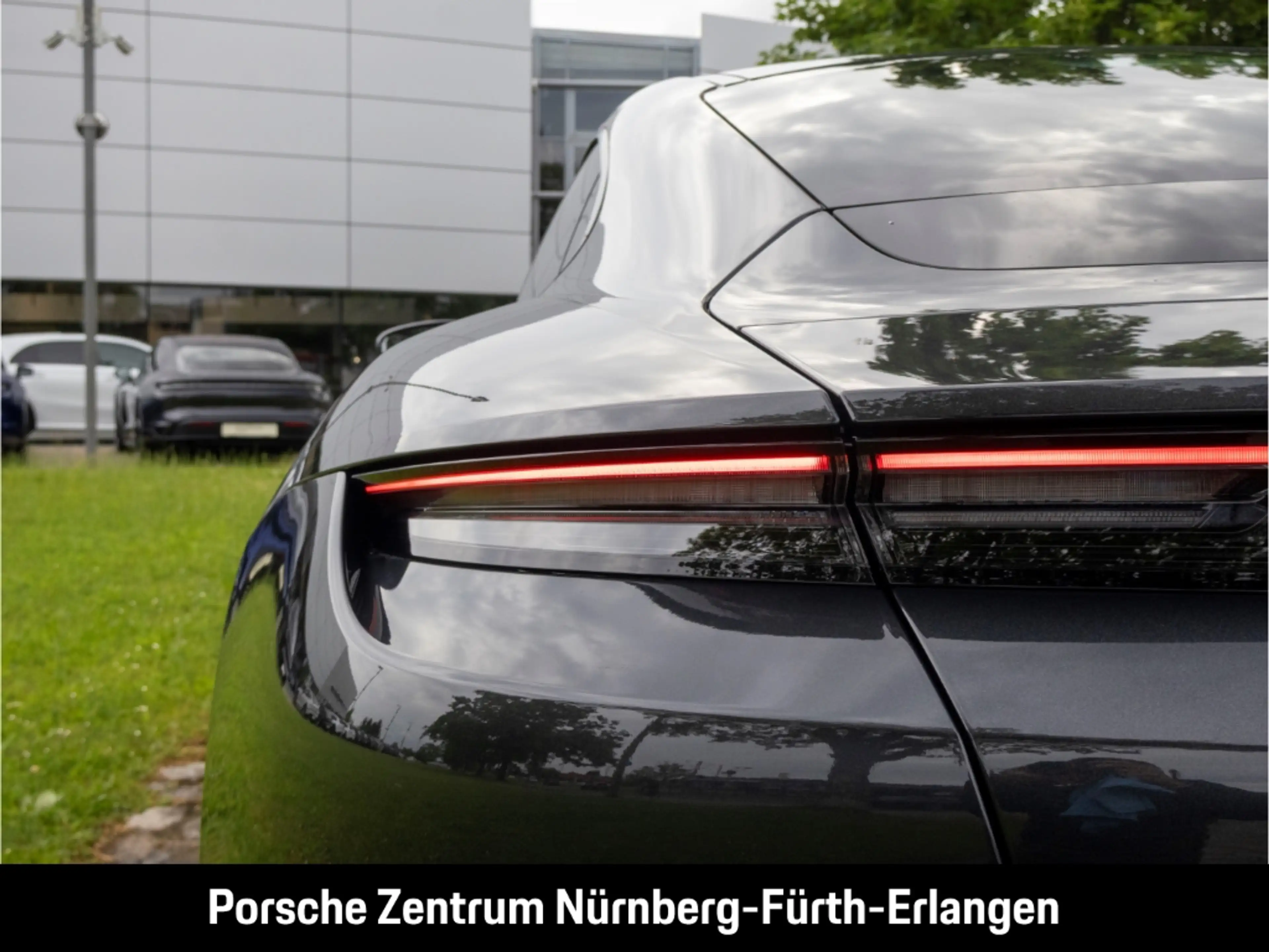 Porsche Taycan 75 Jahre Luftfederung inkl. PASM BOSE LED-Matrix — photo 10
