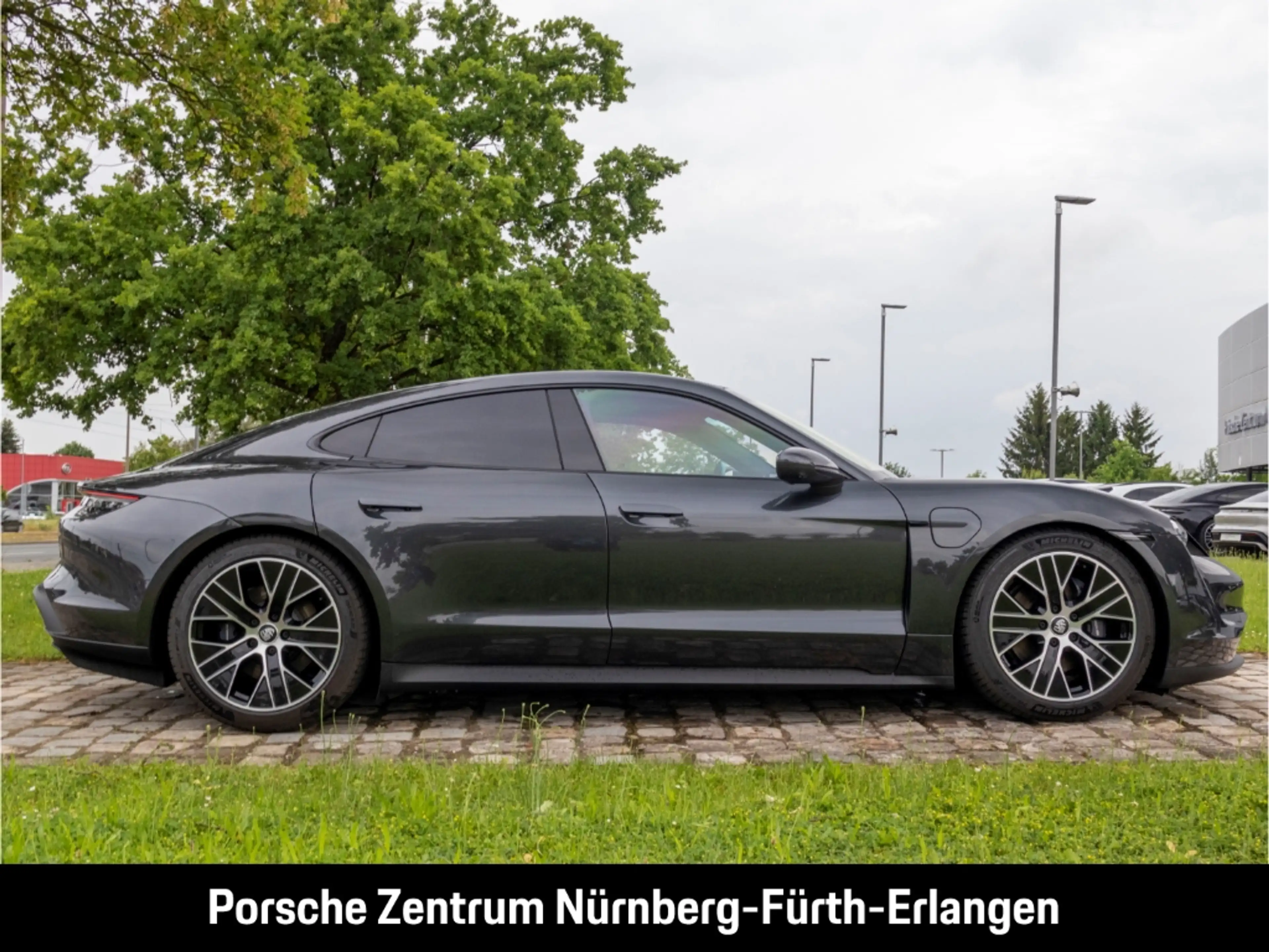 Porsche Taycan 75 Jahre Luftfederung inkl. PASM BOSE LED-Matrix — photo 6