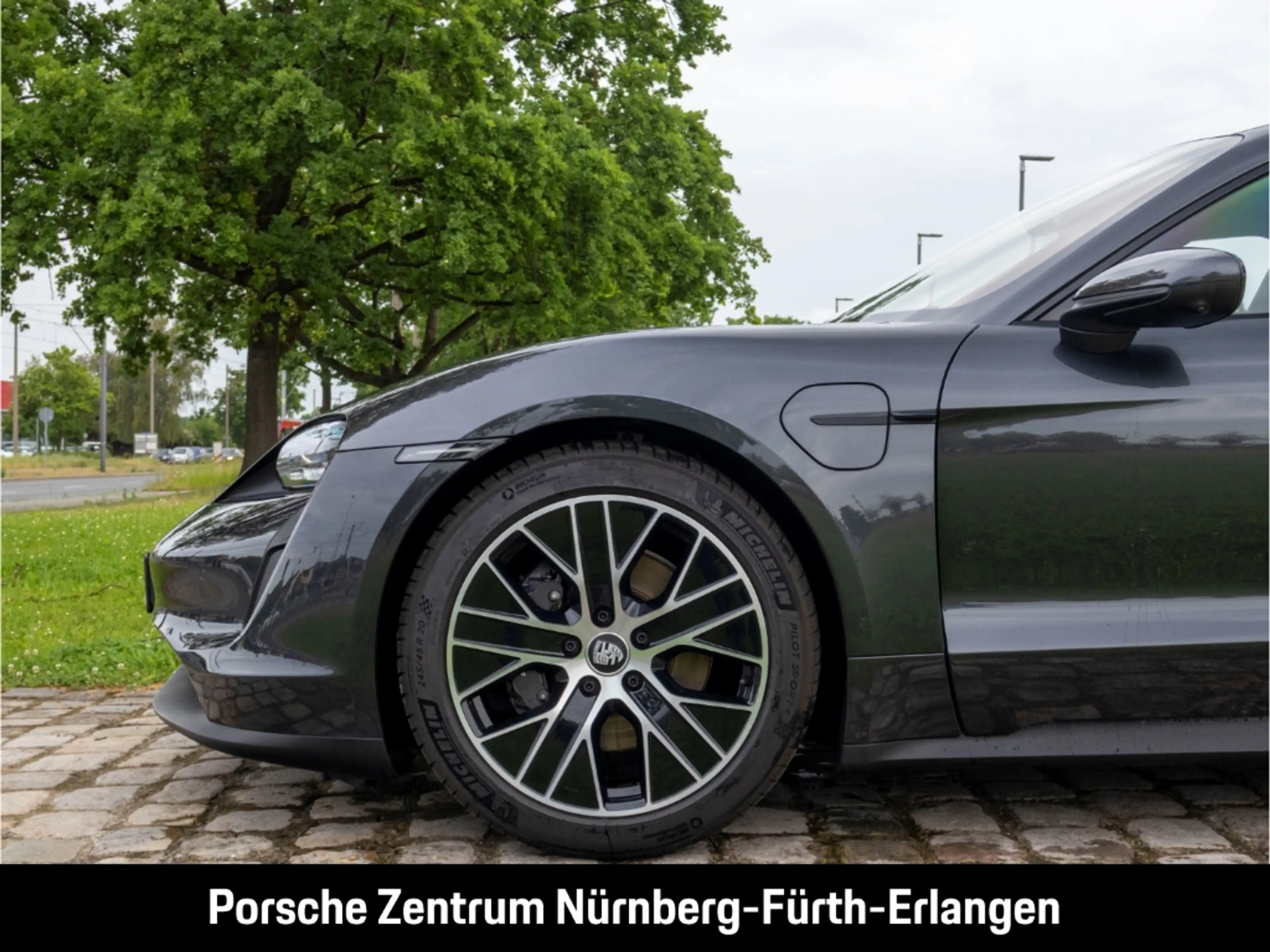 Porsche Taycan 75 Jahre Luftfederung inkl. PASM BOSE LED-Matrix — photo 12