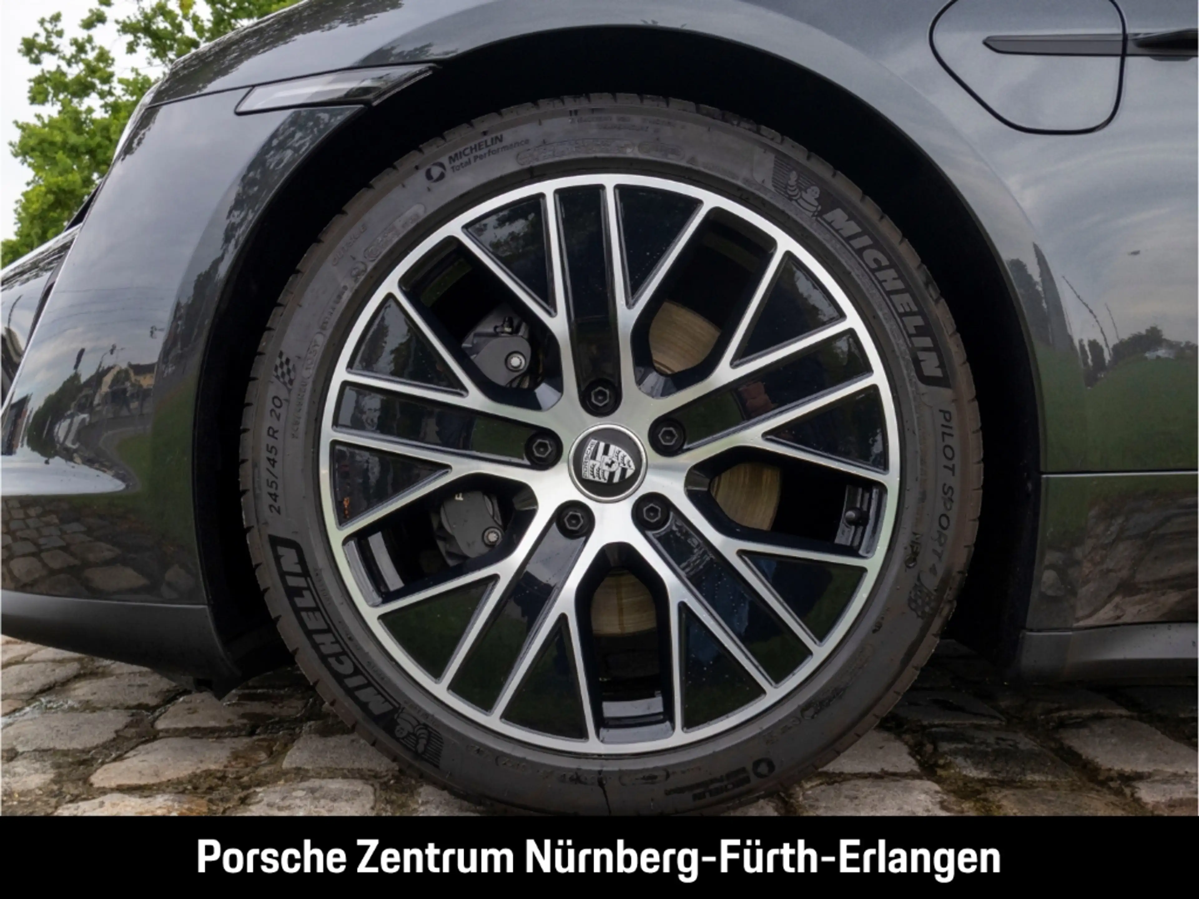 Porsche Taycan 75 Jahre Luftfederung inkl. PASM BOSE LED-Matrix — photo 11