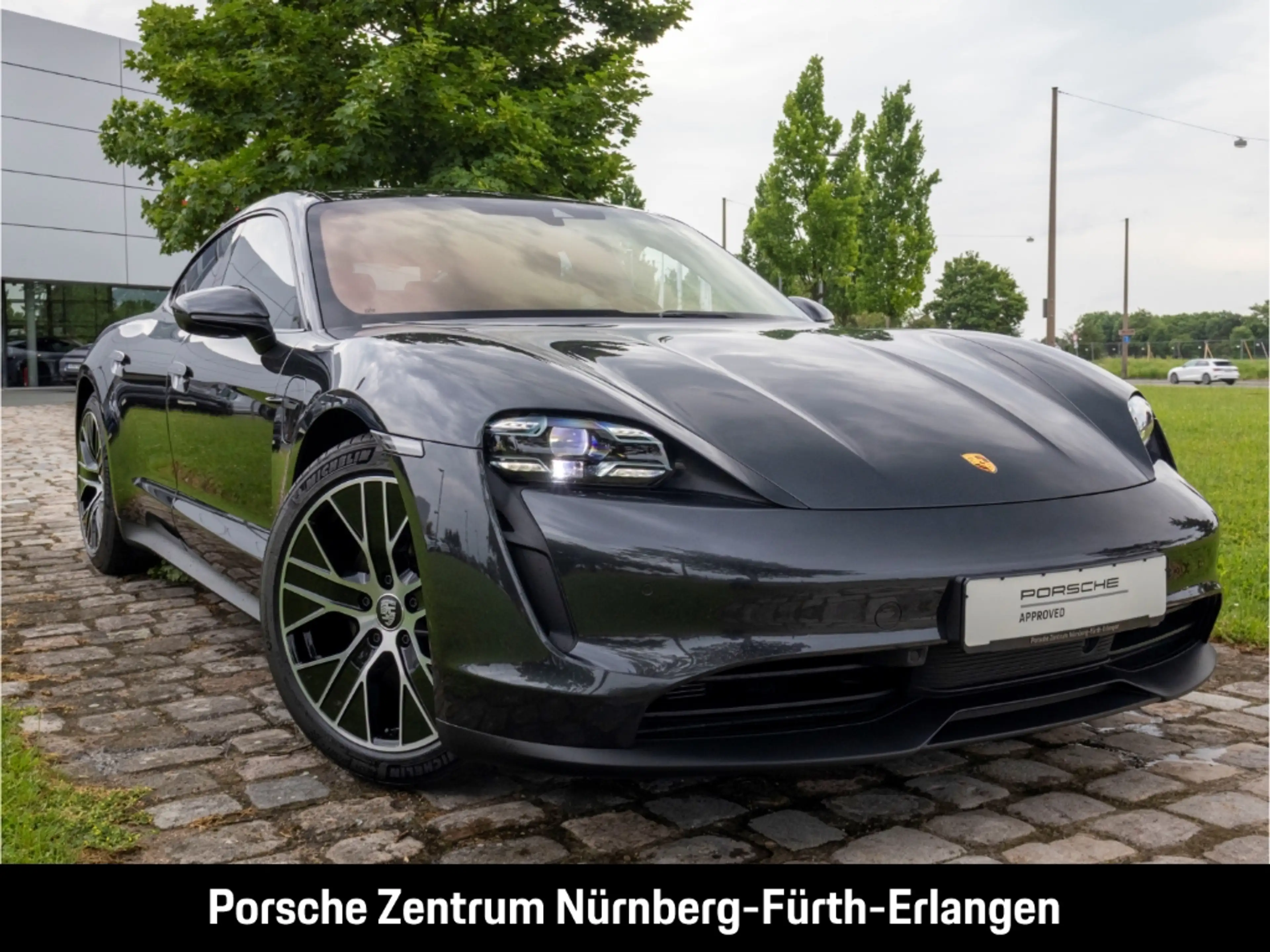 Porsche Taycan 75 Jahre Luftfederung inkl. PASM BOSE LED-Matrix — photo 7