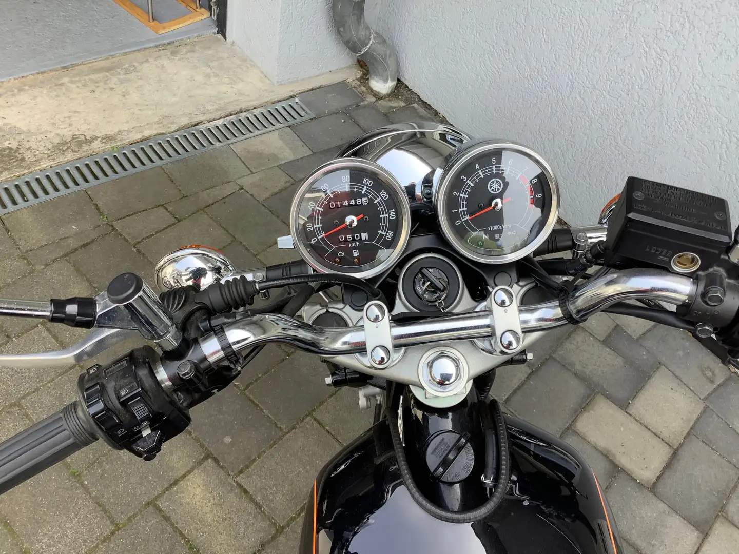 Yamaha SR 400 Negro - 2