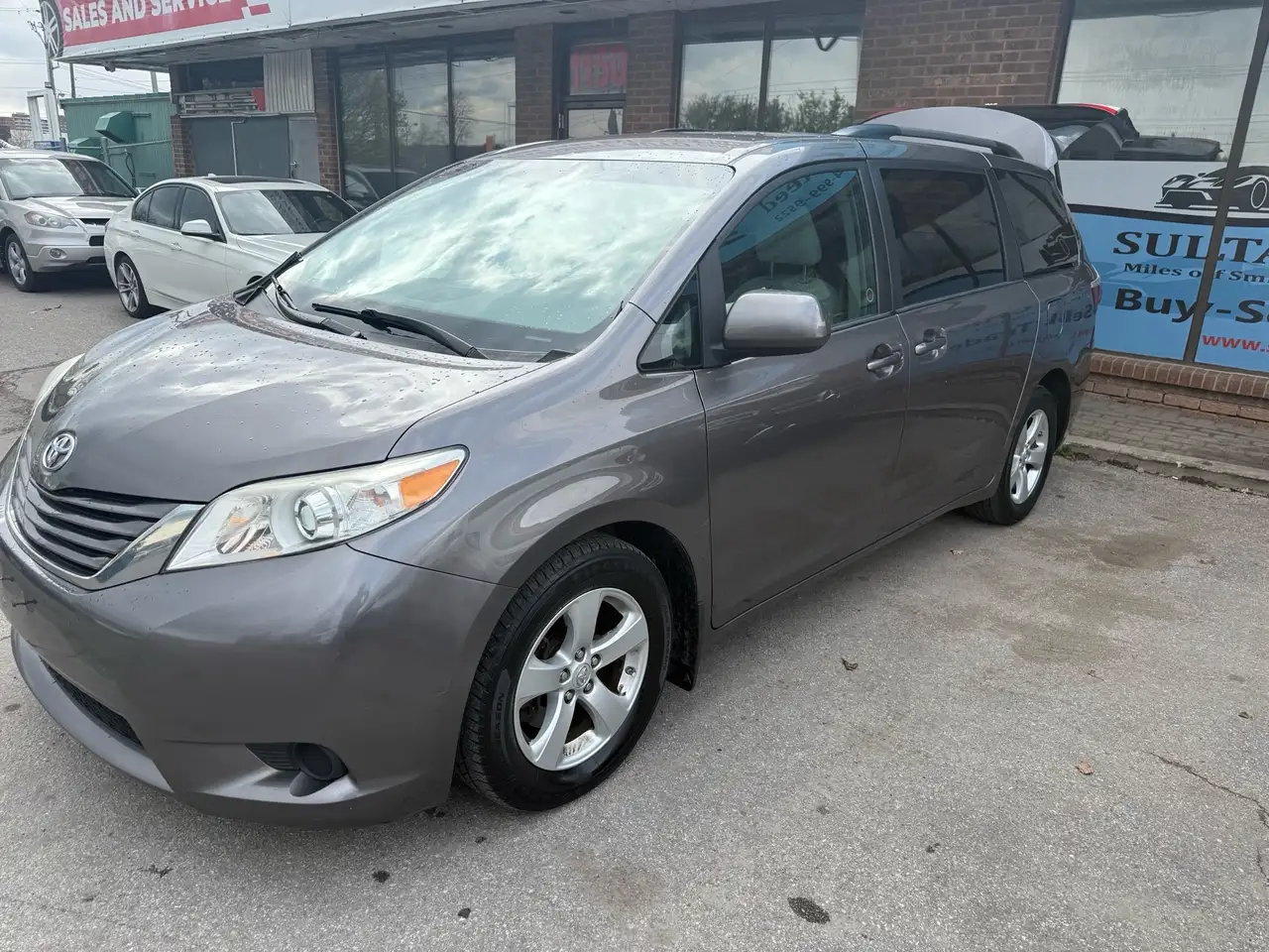 Toyota Sienna снимка Toyota Sienna