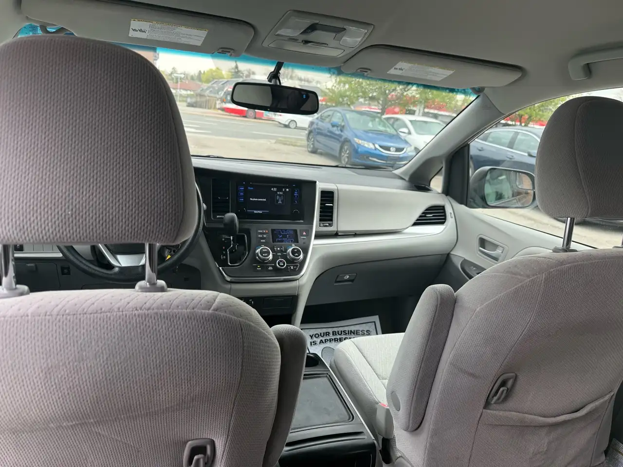 Toyota Sienna снимка Toyota Sienna